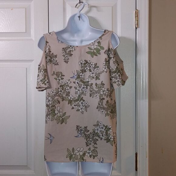 C&E  tan floral  with birds flutter sleeve  cold shoulder blouse  Sz S - Picture 3 of 4